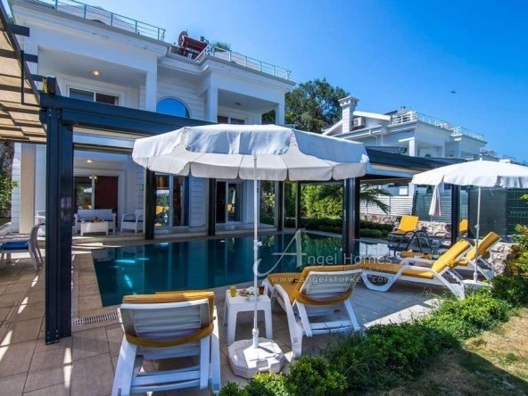 4-bedroom modern villa