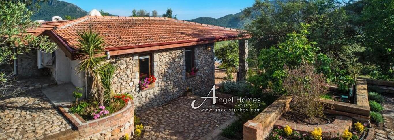 3 bedroom stone cottage