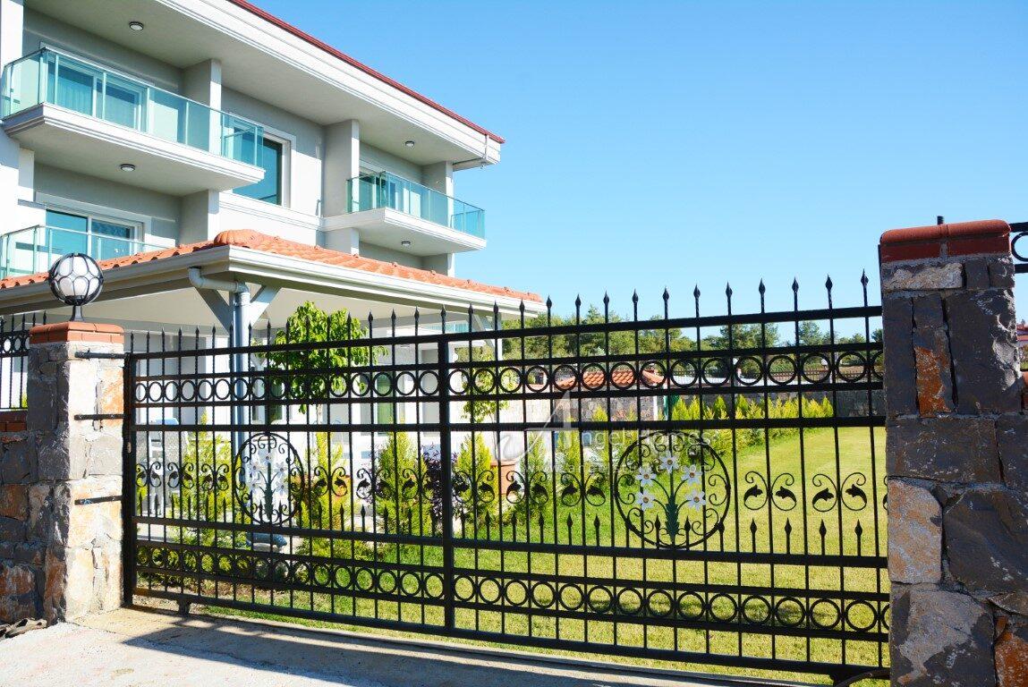 Modern 6 bedroom villa in Ciftlik