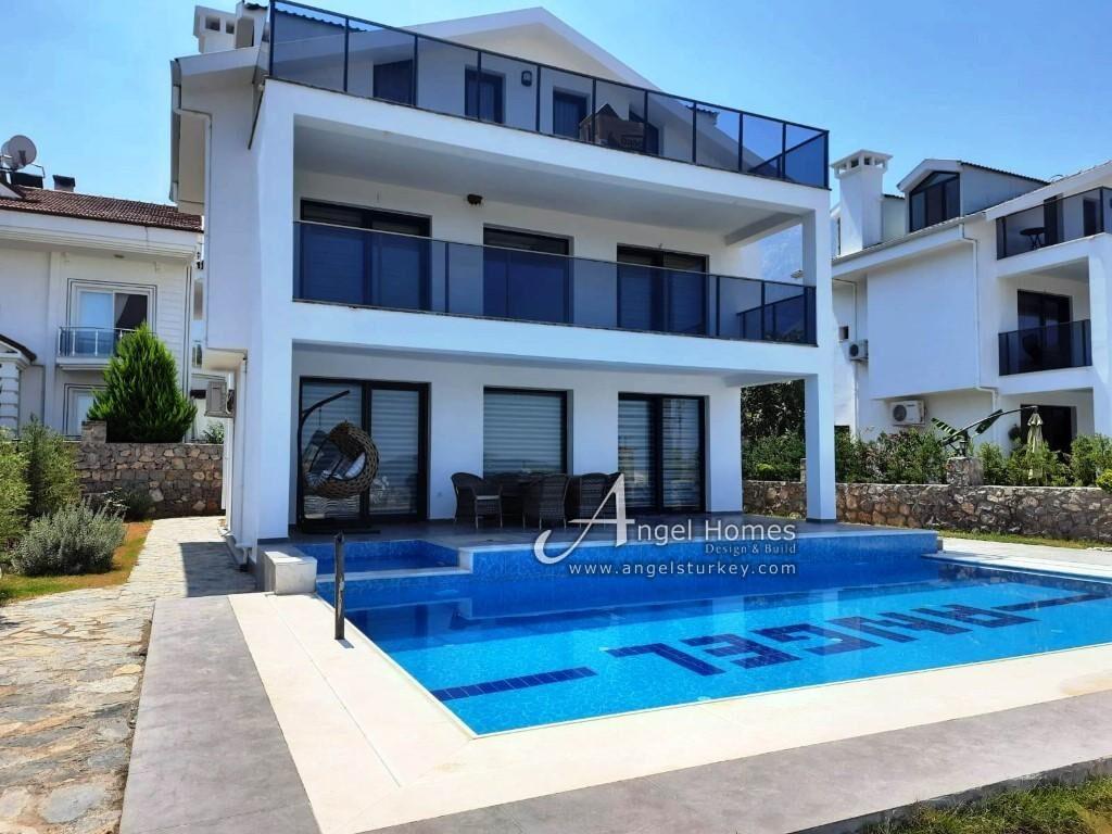 4 bedroom luxury villa