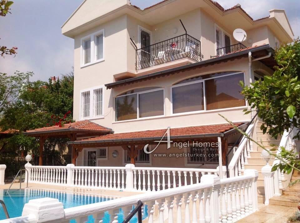 triplex villa in Ovacik