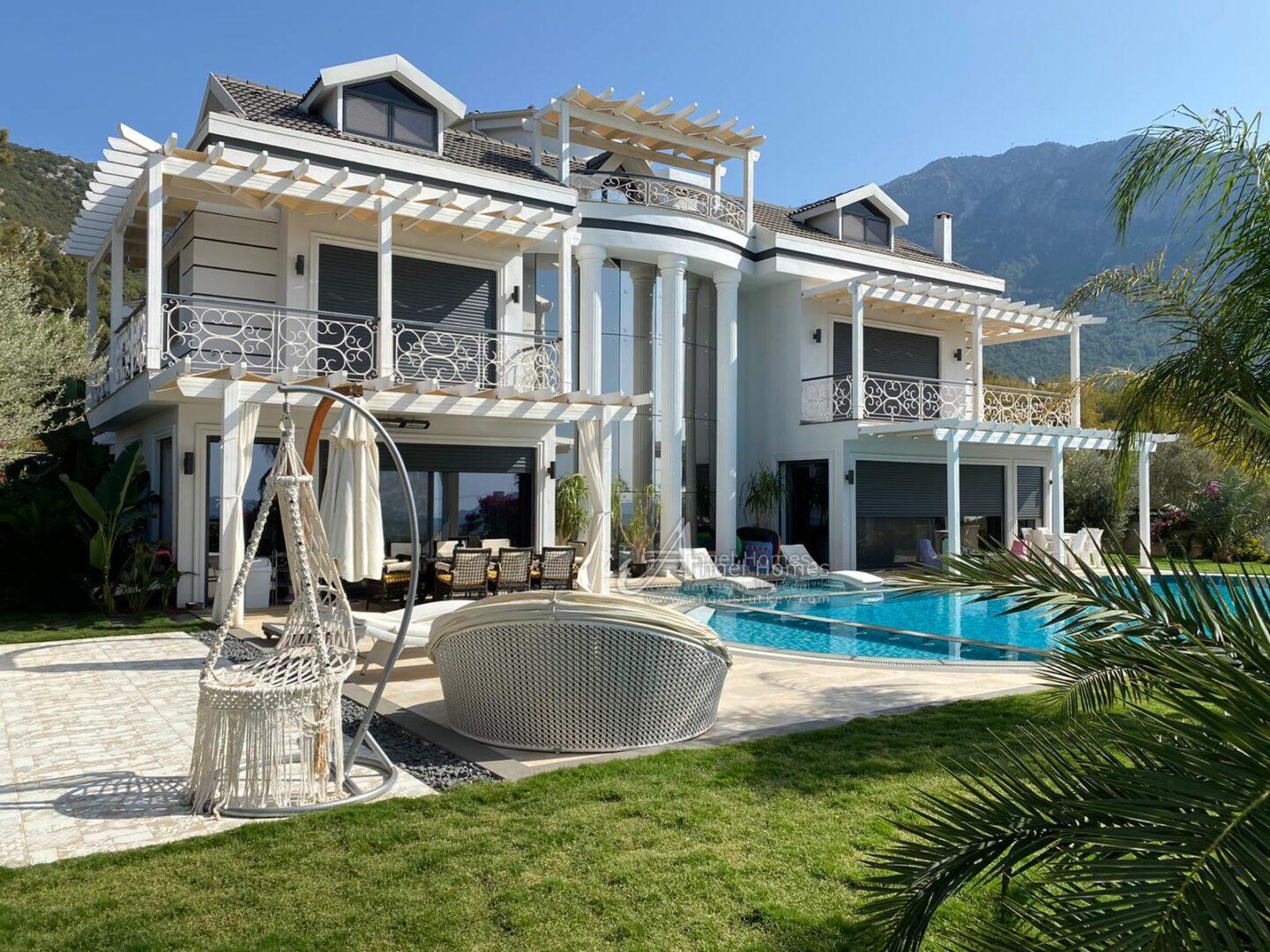 exceptional 6 bedroom villa