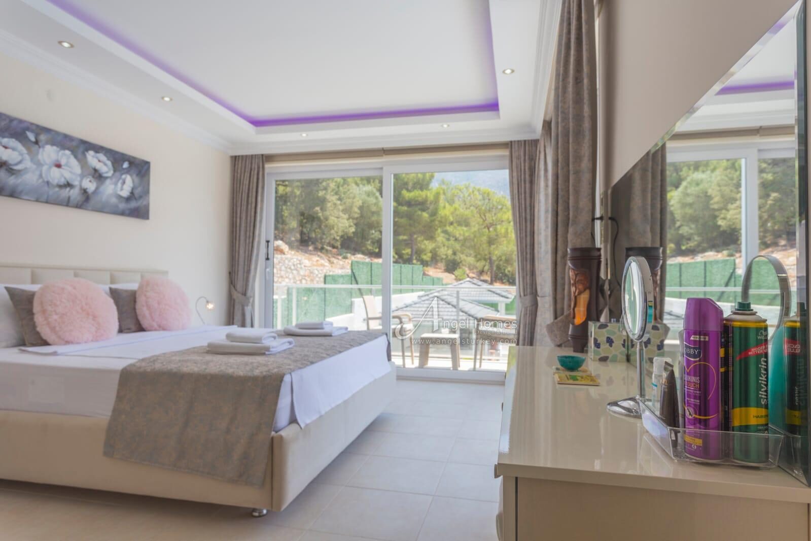 BEAUTIFULLY FURNISHED 5-BED VILLA IN OVACIK FOR SALE