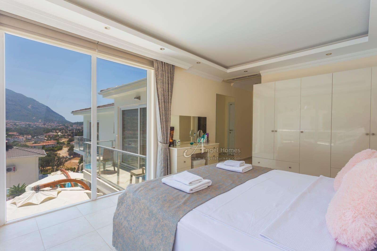 BEAUTIFULLY FURNISHED 5-BED VILLA IN OVACIK FOR SALE