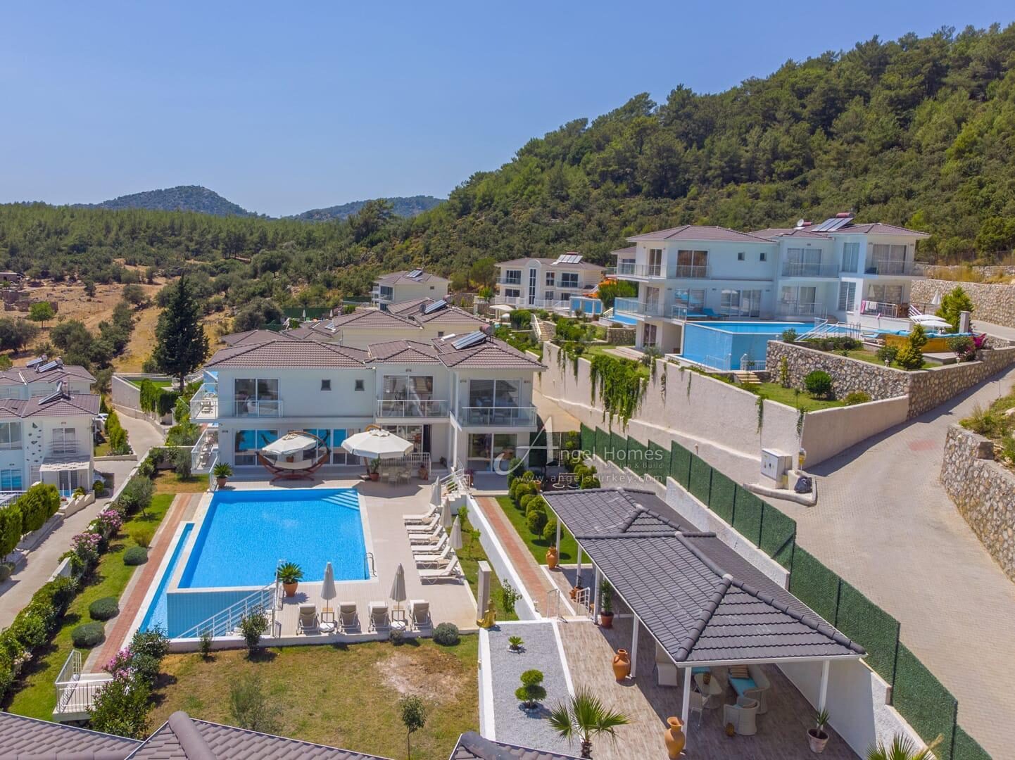 BEAUTIFULLY FURNISHED 5-BED VILLA IN OVACIK FOR SALE