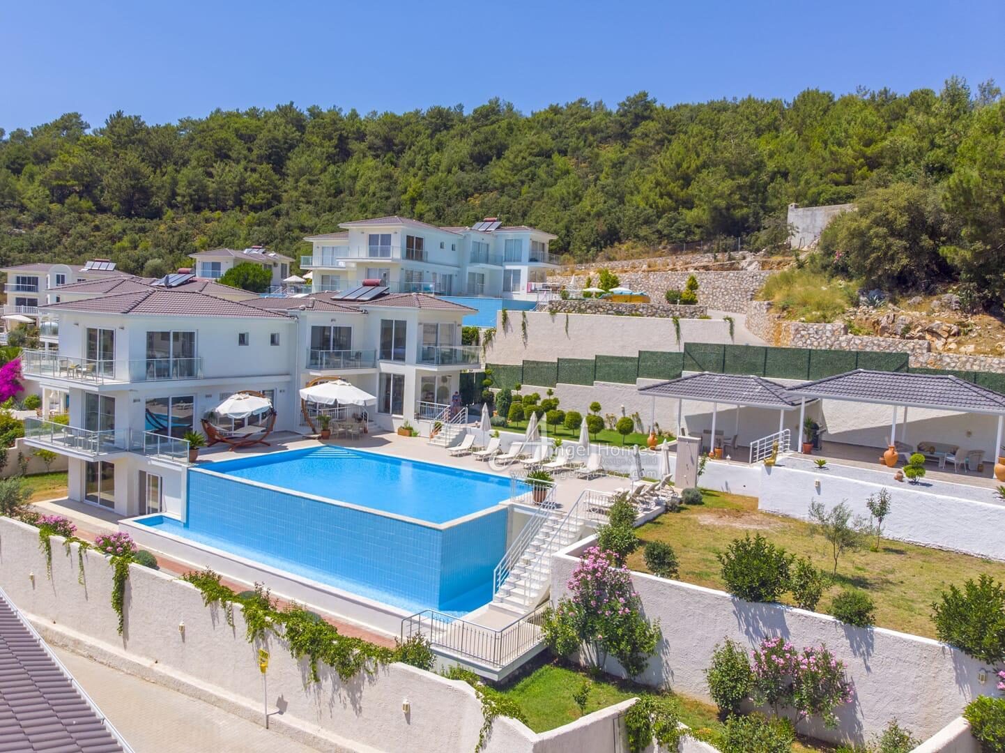 BEAUTIFULLY FURNISHED 5-BED VILLA IN OVACIK FOR SALE