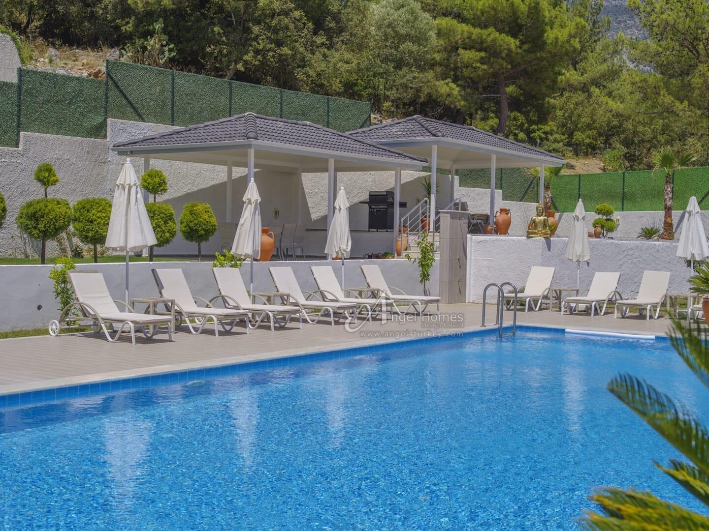 BEAUTIFULLY FURNISHED 5-BED VILLA IN OVACIK FOR SALE