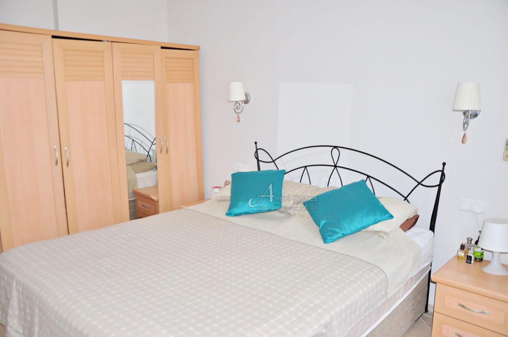 FULLY FURNISHED 4-BED APARTMENT IN CALIS