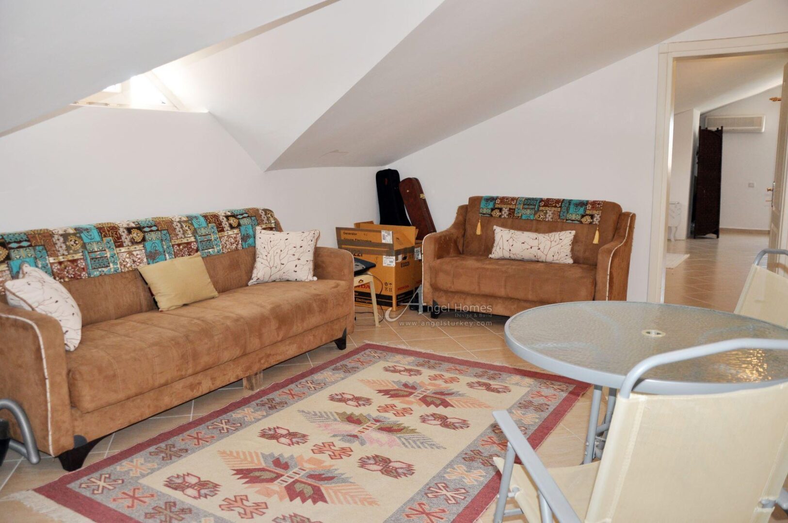 FULLY FURNISHED 4-BED APARTMENT IN CALIS
