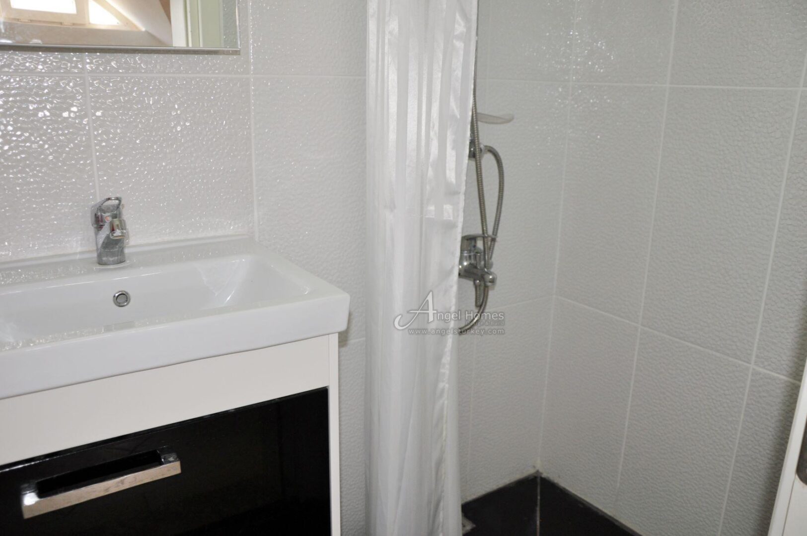 FULLY FURNISHED 4-BED APARTMENT IN CALIS