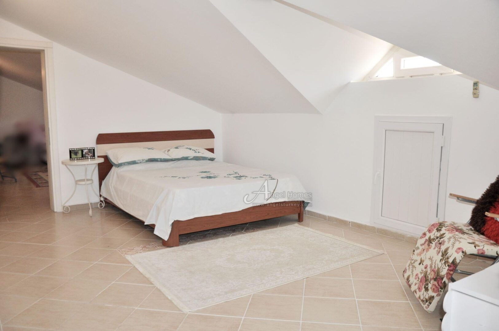FULLY FURNISHED 4-BED APARTMENT IN CALIS