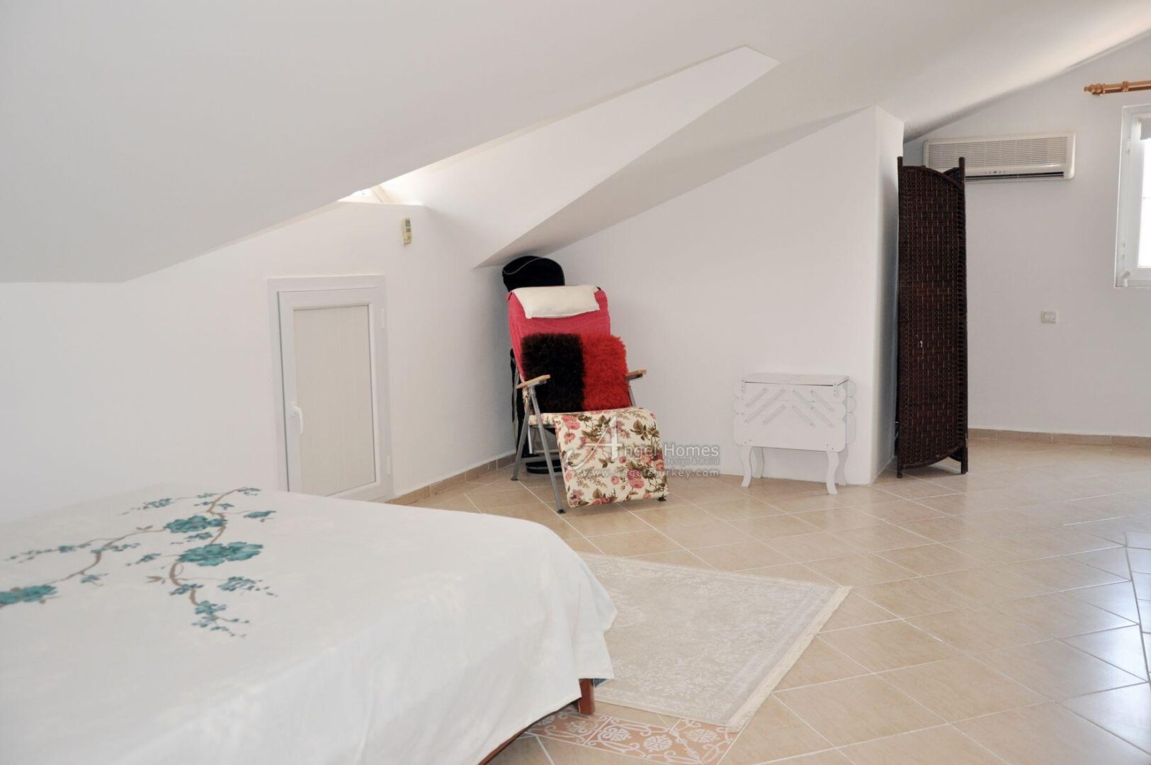 FULLY FURNISHED 4-BED APARTMENT IN CALIS