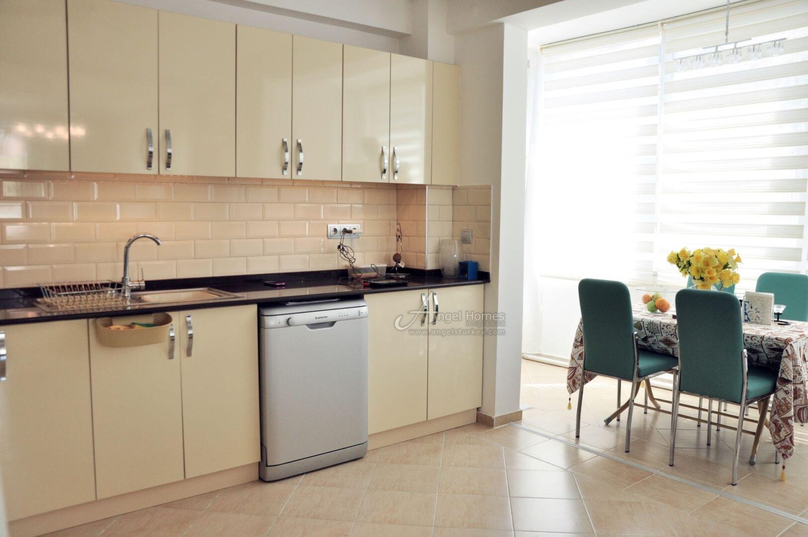 FULLY FURNISHED 4-BED APARTMENT IN CALIS