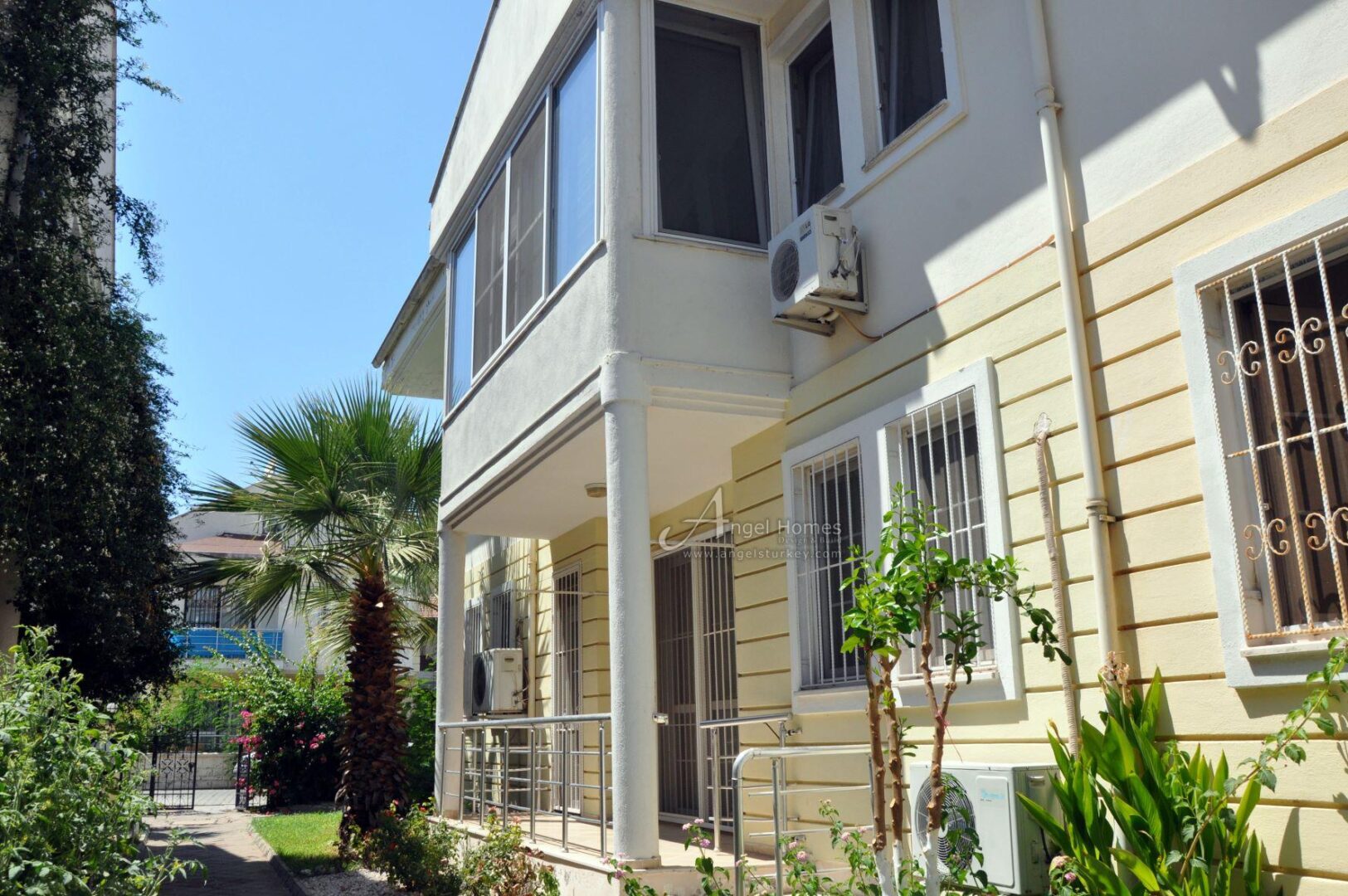 FULLY FURNISHED 4-BED APARTMENT IN CALIS