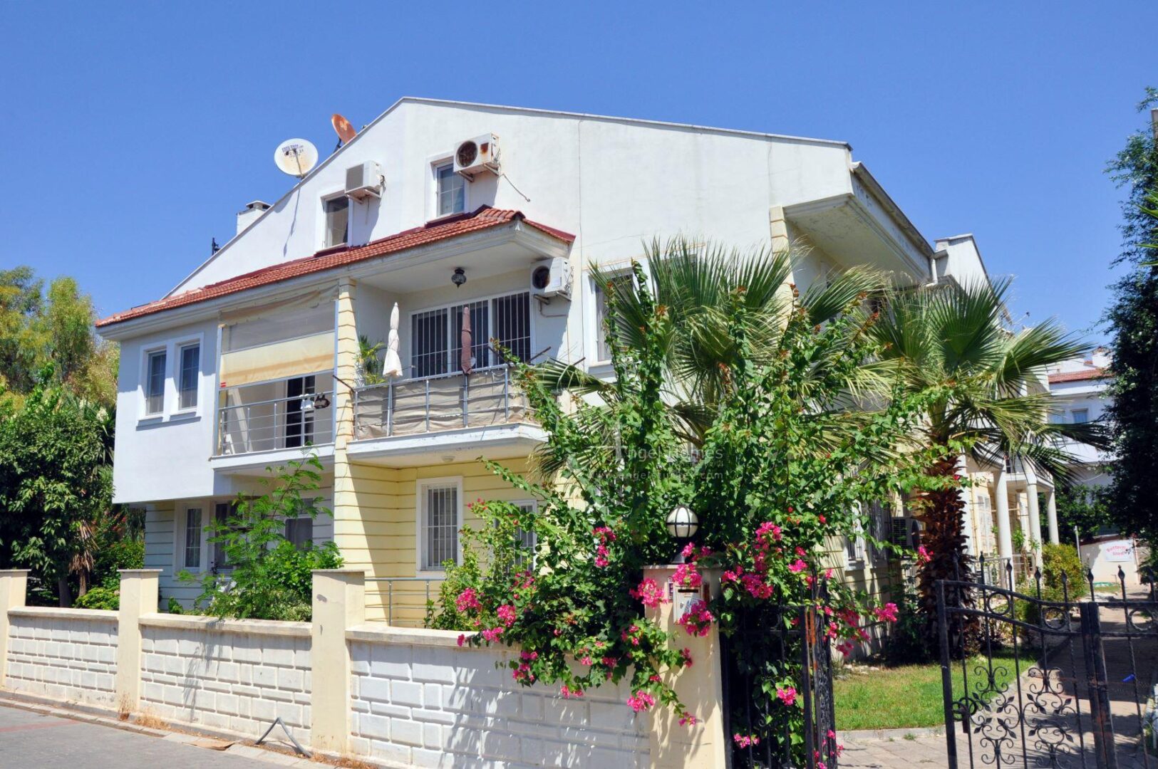 FULLY FURNISHED 4-BED APARTMENT IN CALIS