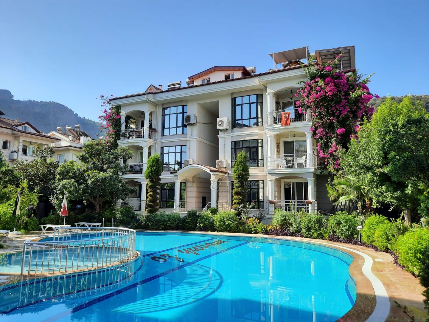 3 bedroom modern apartment