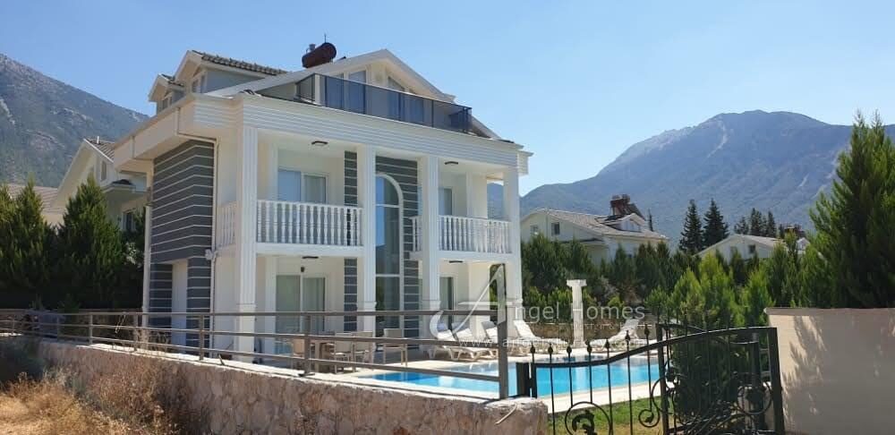 Furnished 4 bed modern villa