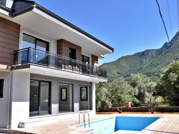 new build 5-bed villa in Uzumlu