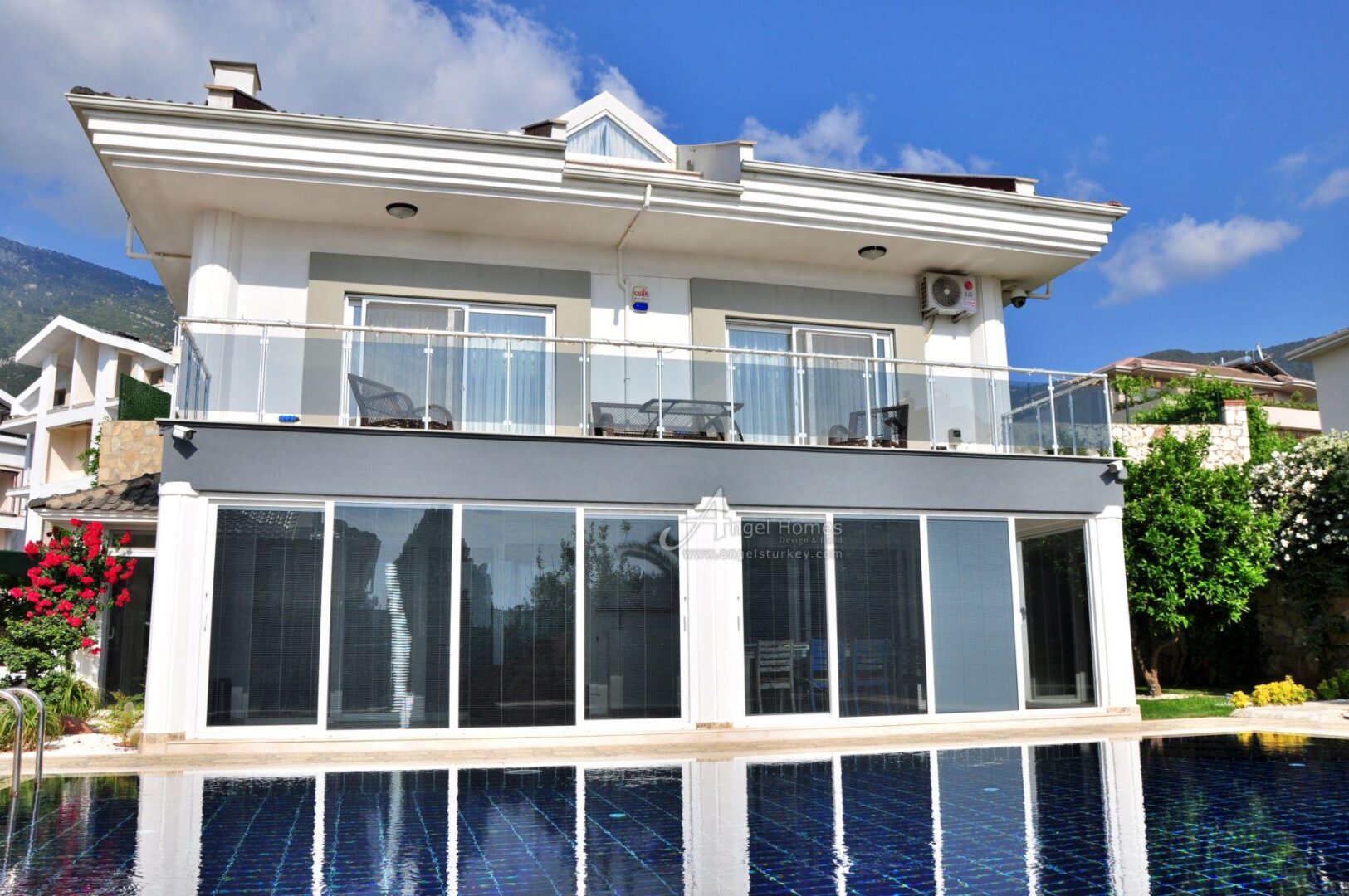modern 4-bed villa