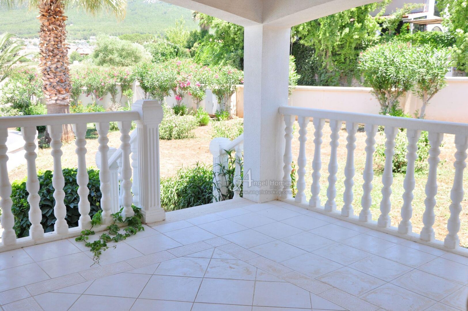 KEY-READY 2-BED APARTMENT ON BEAUTIFUL OVACIK SITE