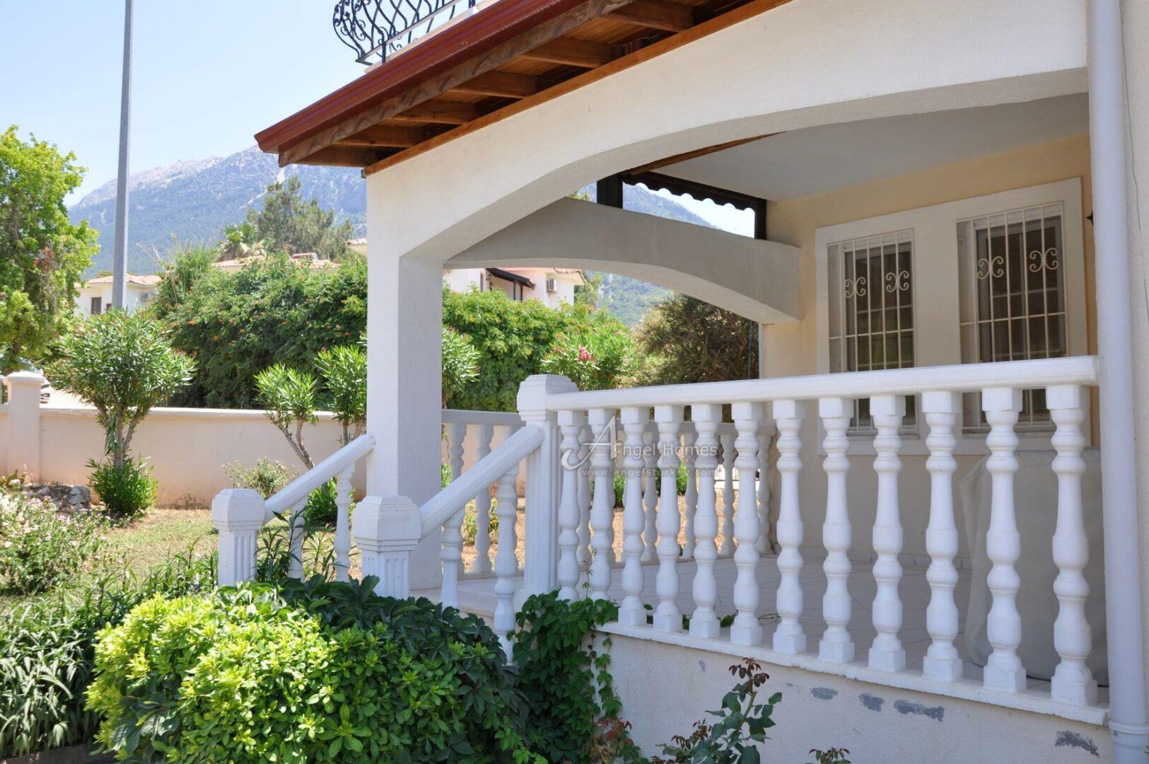 KEY-READY 2-BED APARTMENT ON BEAUTIFUL OVACIK SITE