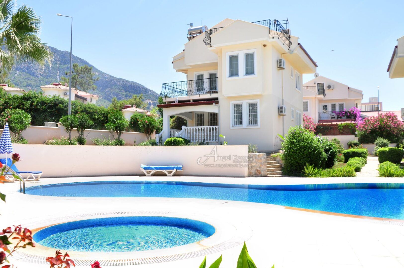 KEY-READY 2-BED APARTMENT ON BEAUTIFUL OVACIK SITE