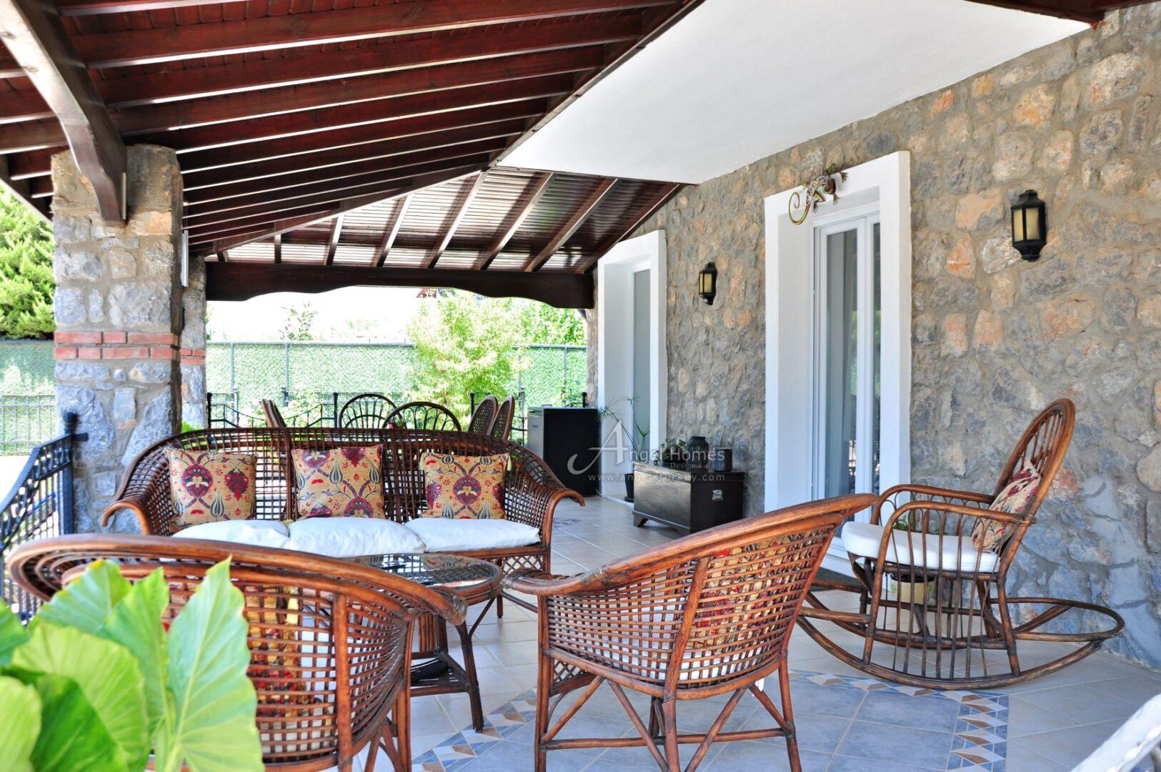 PART STONE BUILT VERY ATTRACTIVE 3 BED VILLA IN OVACIK