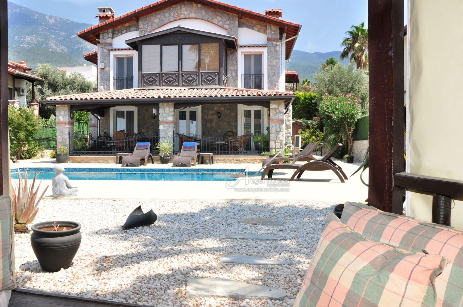 PART STONE BUILT VERY ATTRACTIVE 3 BED VILLA IN OVACIK