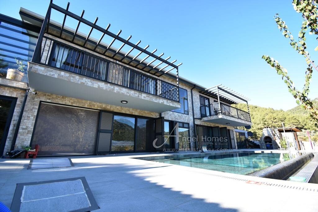 luxury villa for sale in Uzumlu