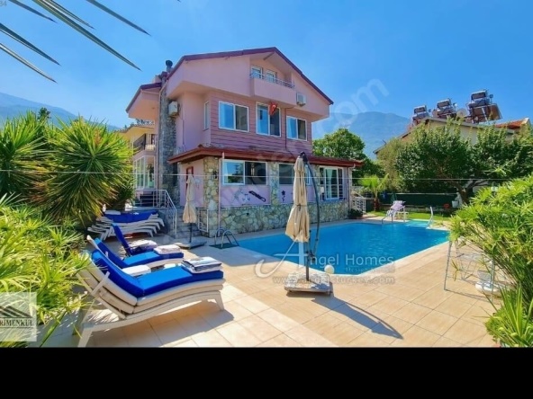 5-bed villa