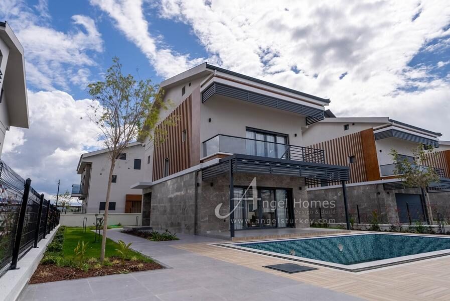 DSC03666-HDR 4-bed villas for sale