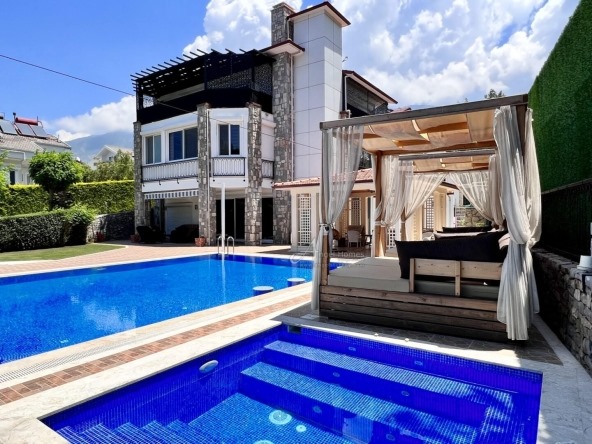 stunning 7-bed private villa
