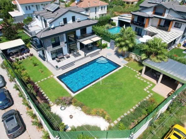 luxury 4-bed villa for sale