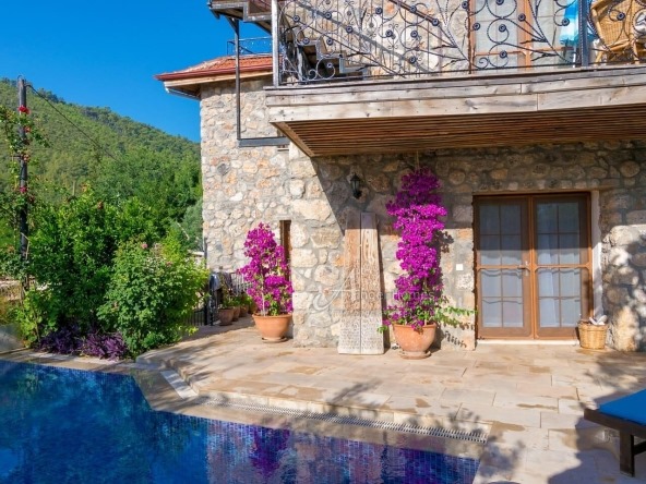 Furnished 3-bed stone villa