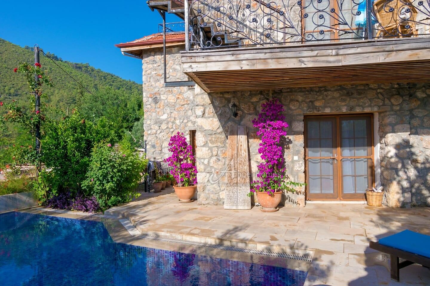 Furnished 3-bed stone villa
