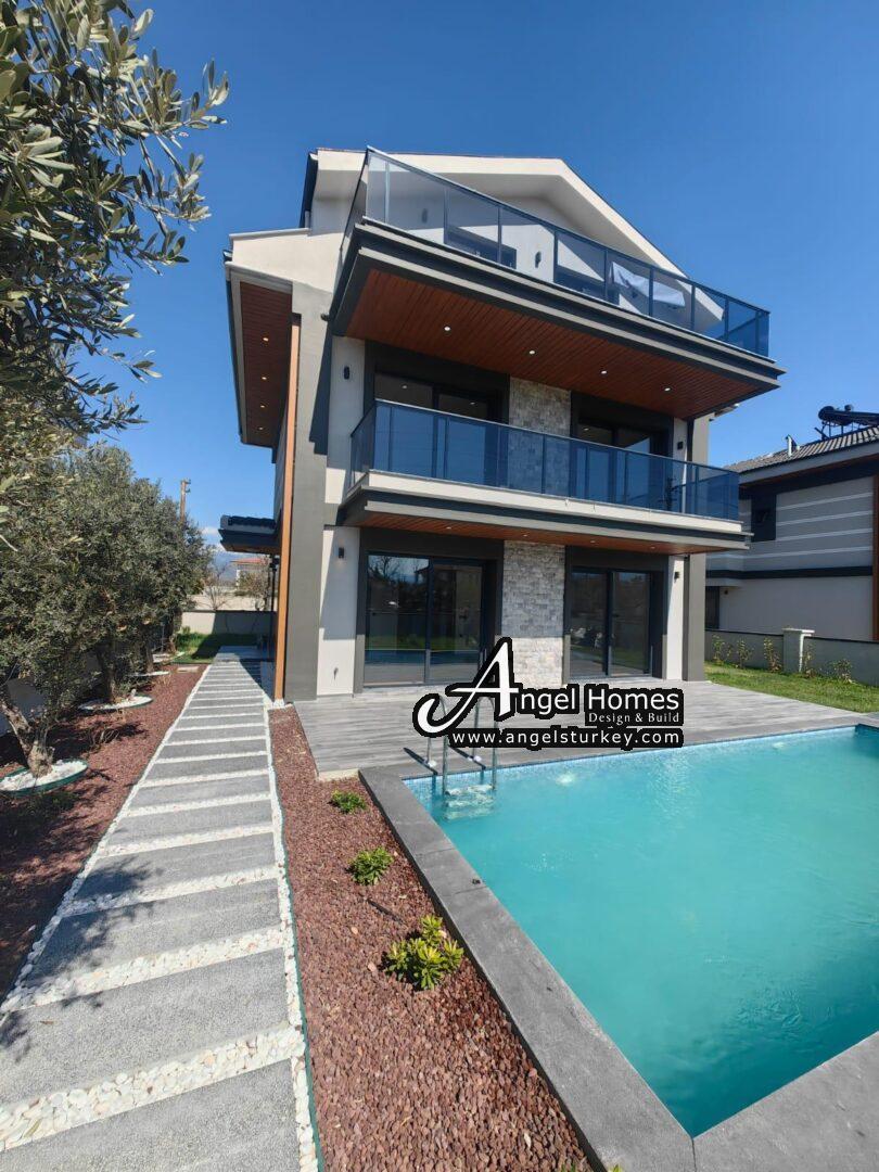 6-bed villa