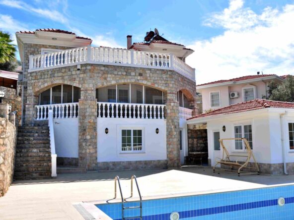 furnished 4-bed villa