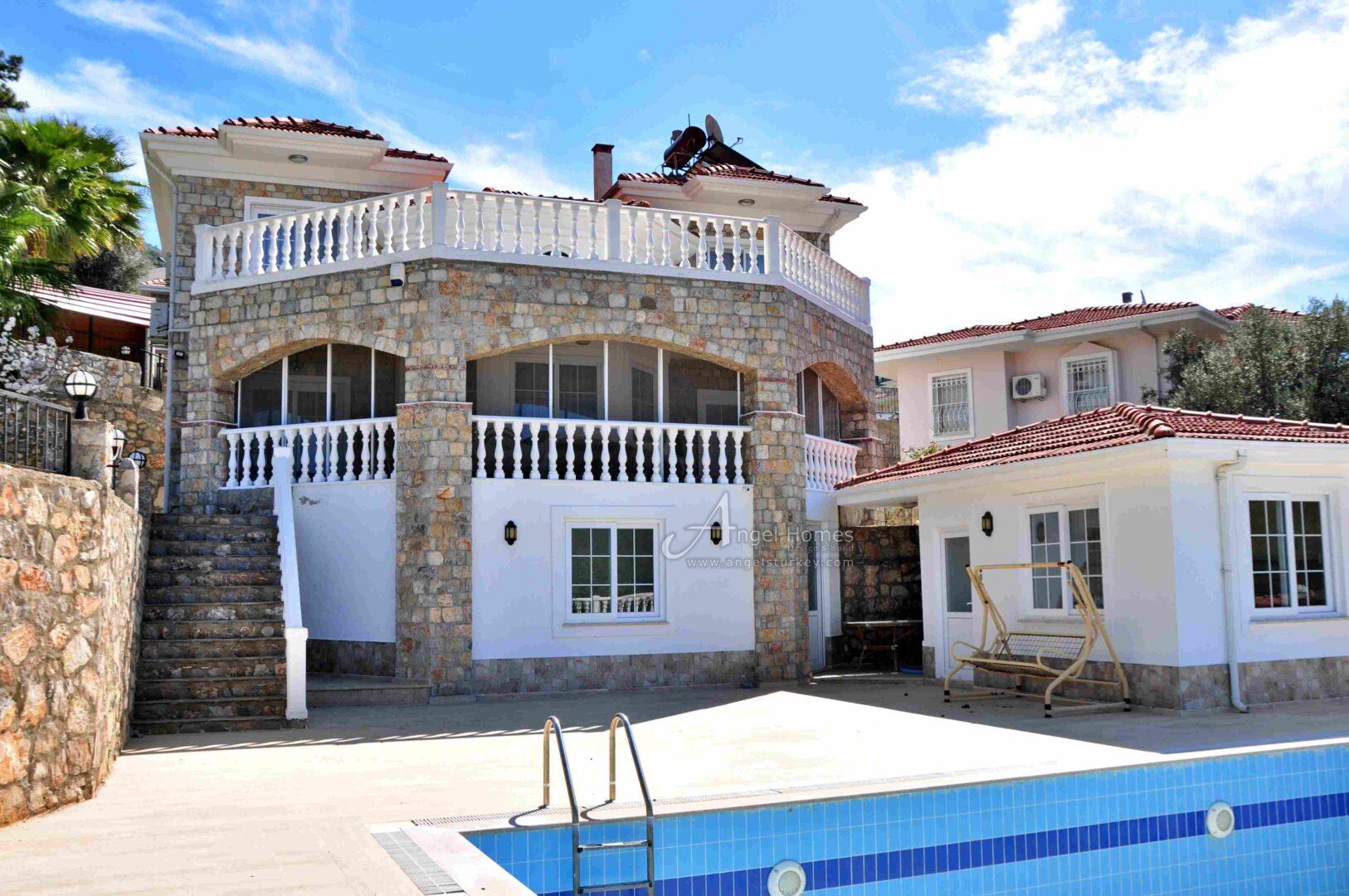 furnished 4-bed villa