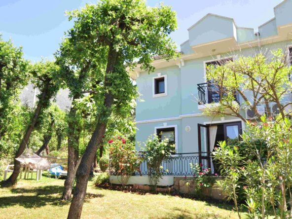 semi-detached villa