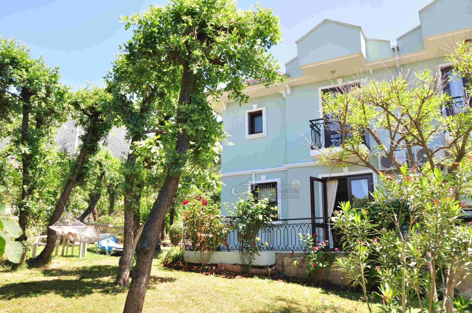 semi-detached villa