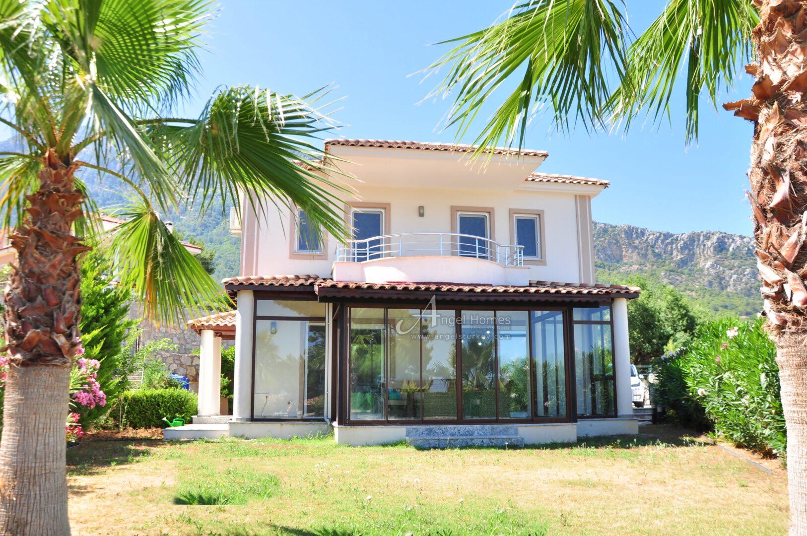 3-bed resale villa