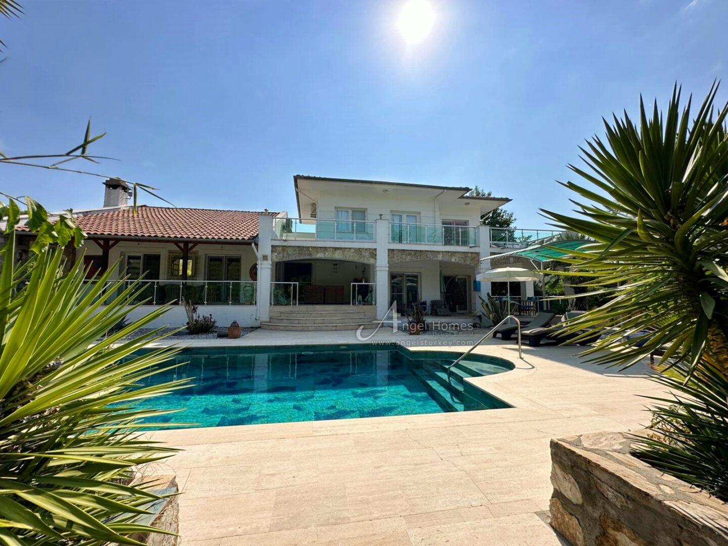 1-10 *** REDUCED *** UNIQUE 4-BED FURNISHED VILLA IN UZUMLU