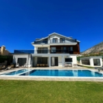 luxurious 6-bed villa