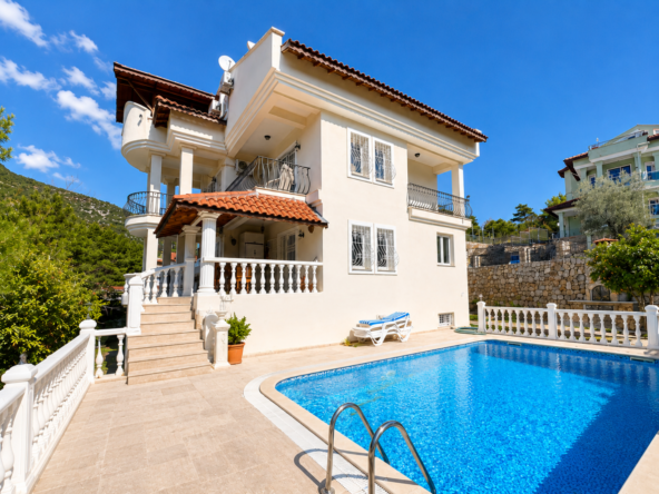 7-bed villa with an apartment