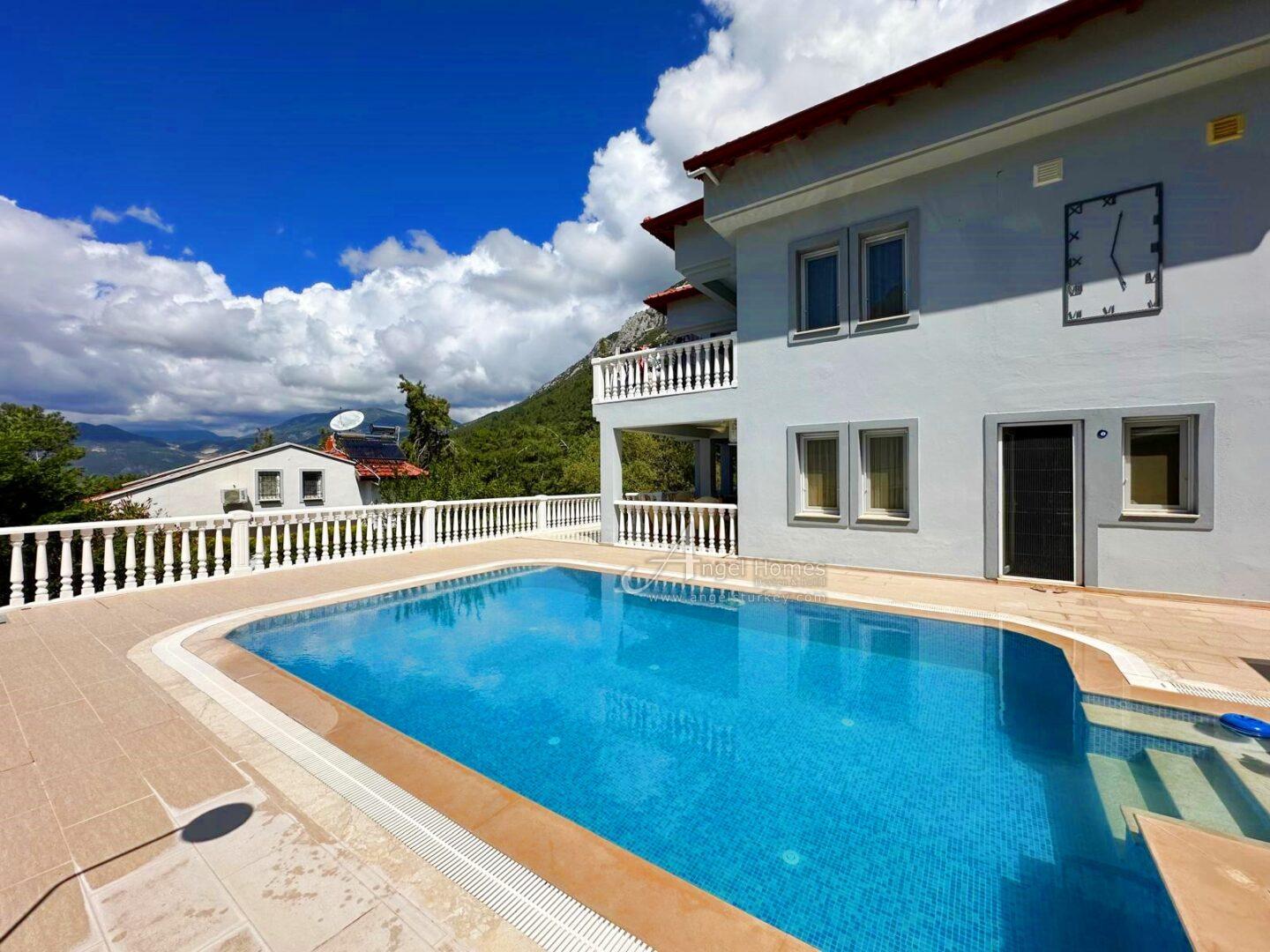 villa for sale in Uzumlu