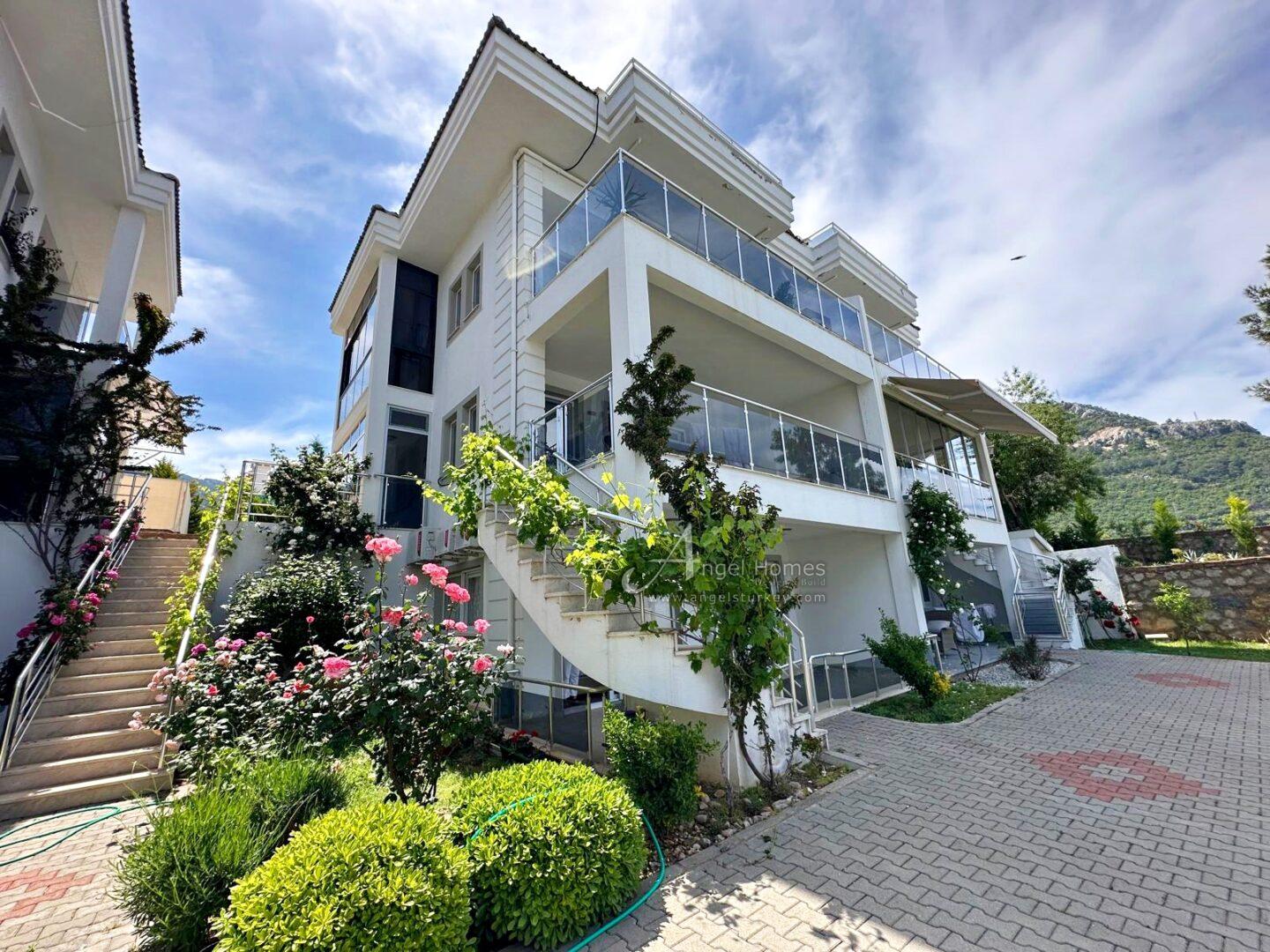 3-bed duplex apartment