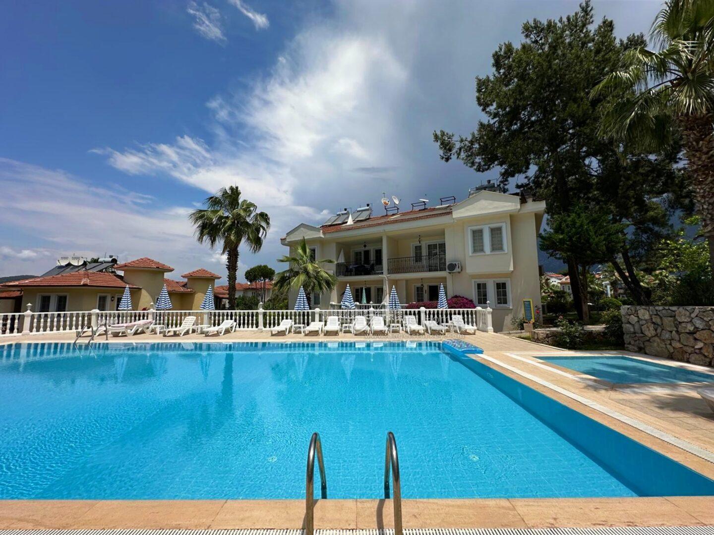 Furnished 3-bedroom upper duplex