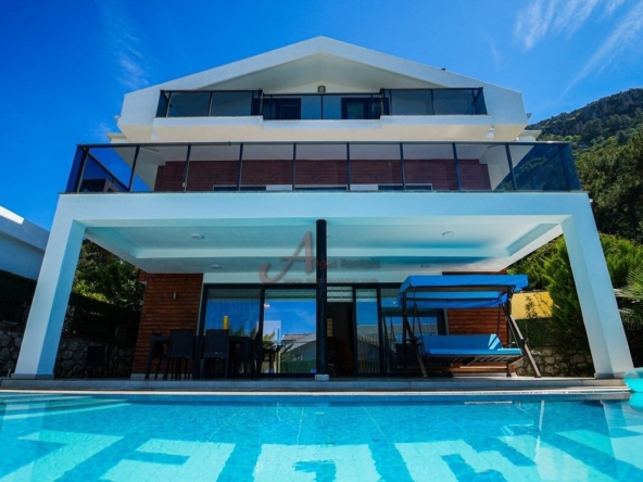 5-bedroom modern villa