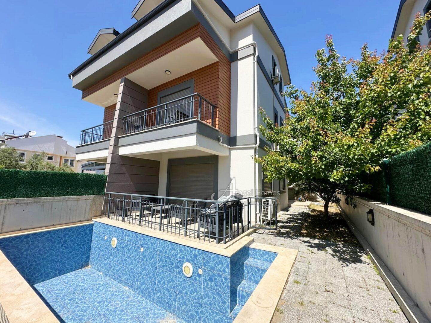 4-bed villa with a pool