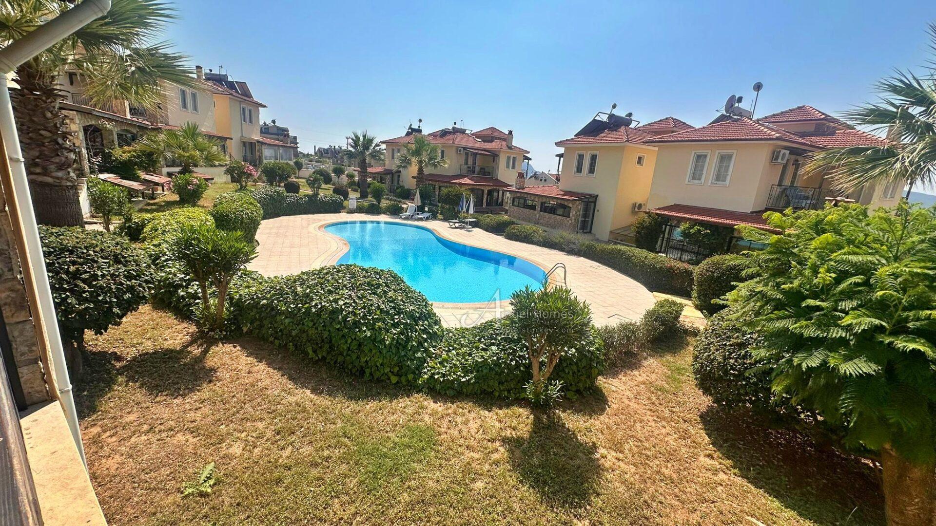 Furnished 5-bed villa